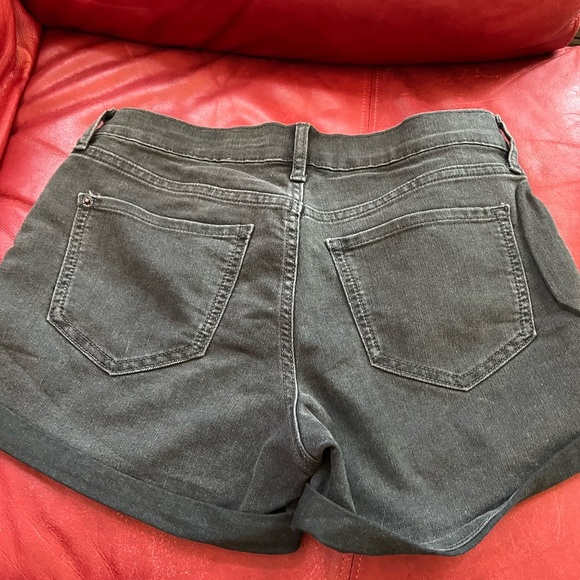 2 OLD NAVY Boyfriend Shorts soft factory faded black cuffed hem comfy stretch - Picture 4 of 5